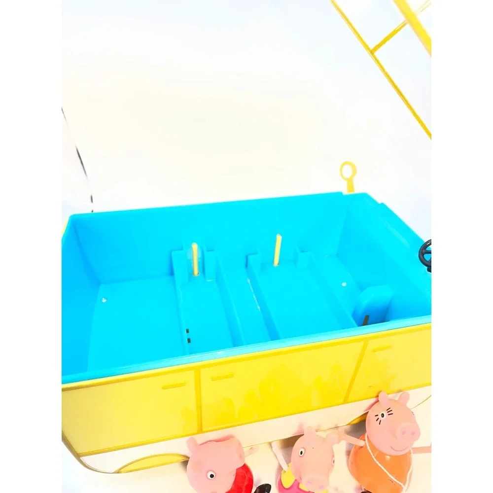 Peppa Pig Yellow Minivan Mini Camper Van Bus & 3 Figure Jazwares